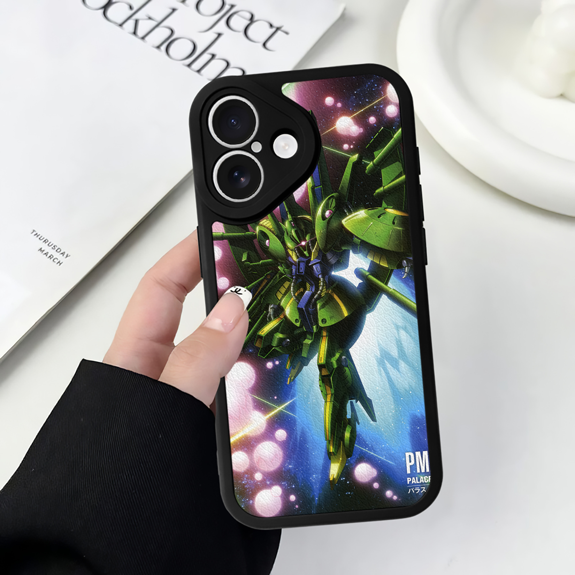 （画像用） 機動戦士ガンダム Mobile Suit Gundam 【iPhone 16シリーズ対応】シリコンスマホケース（レザー調） 材質：シリコン